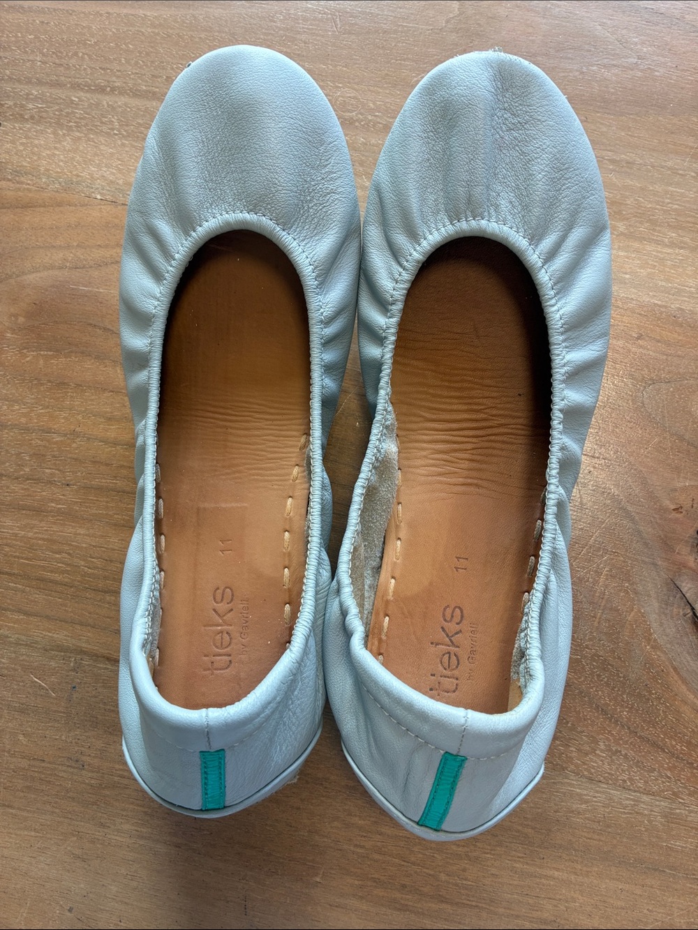 Tieks Light Gray Leather Ballet Flats with Teal Heel Stripe size 11